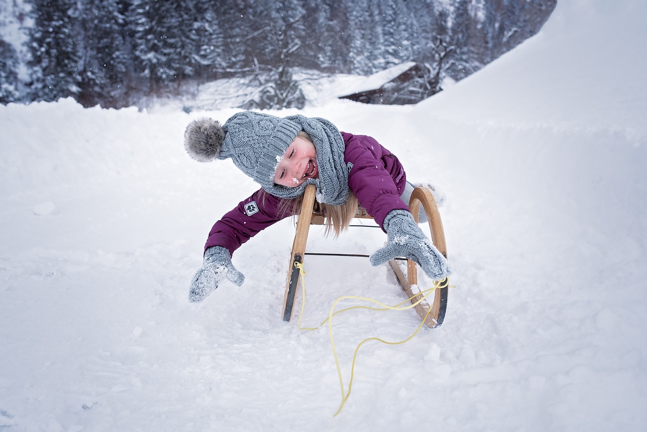 person human child girl toboggan 1200925